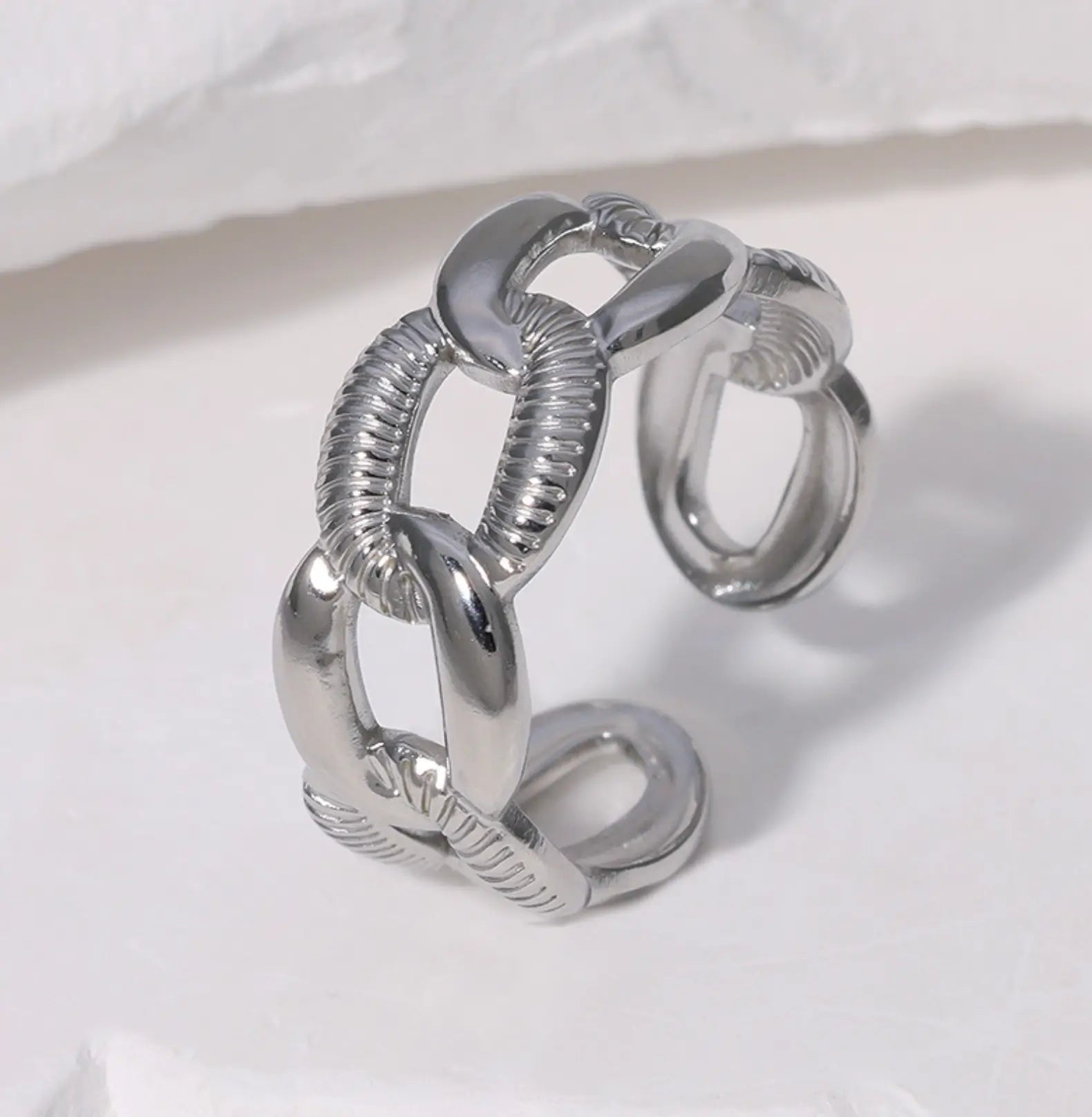 ETERNAL LINKS RING