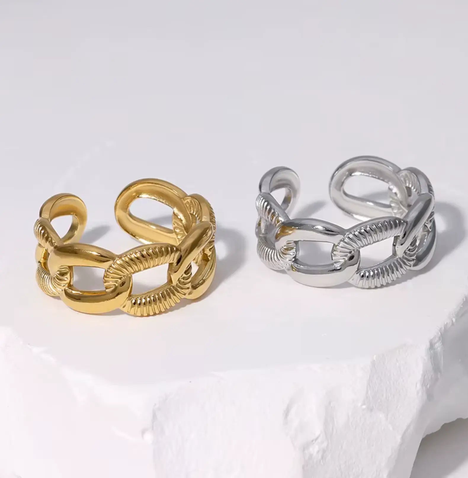 ETERNAL LINKS RING