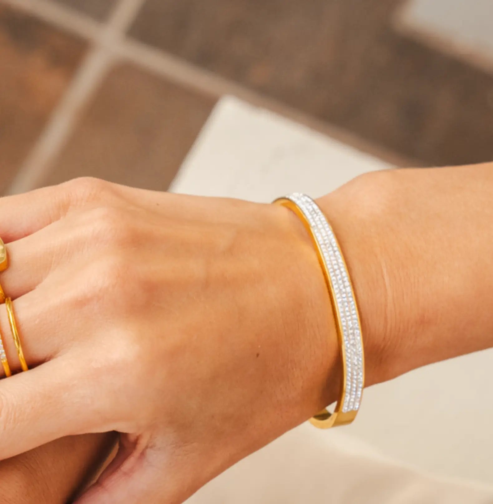 PAVÉ CRYSTAL BANGLE