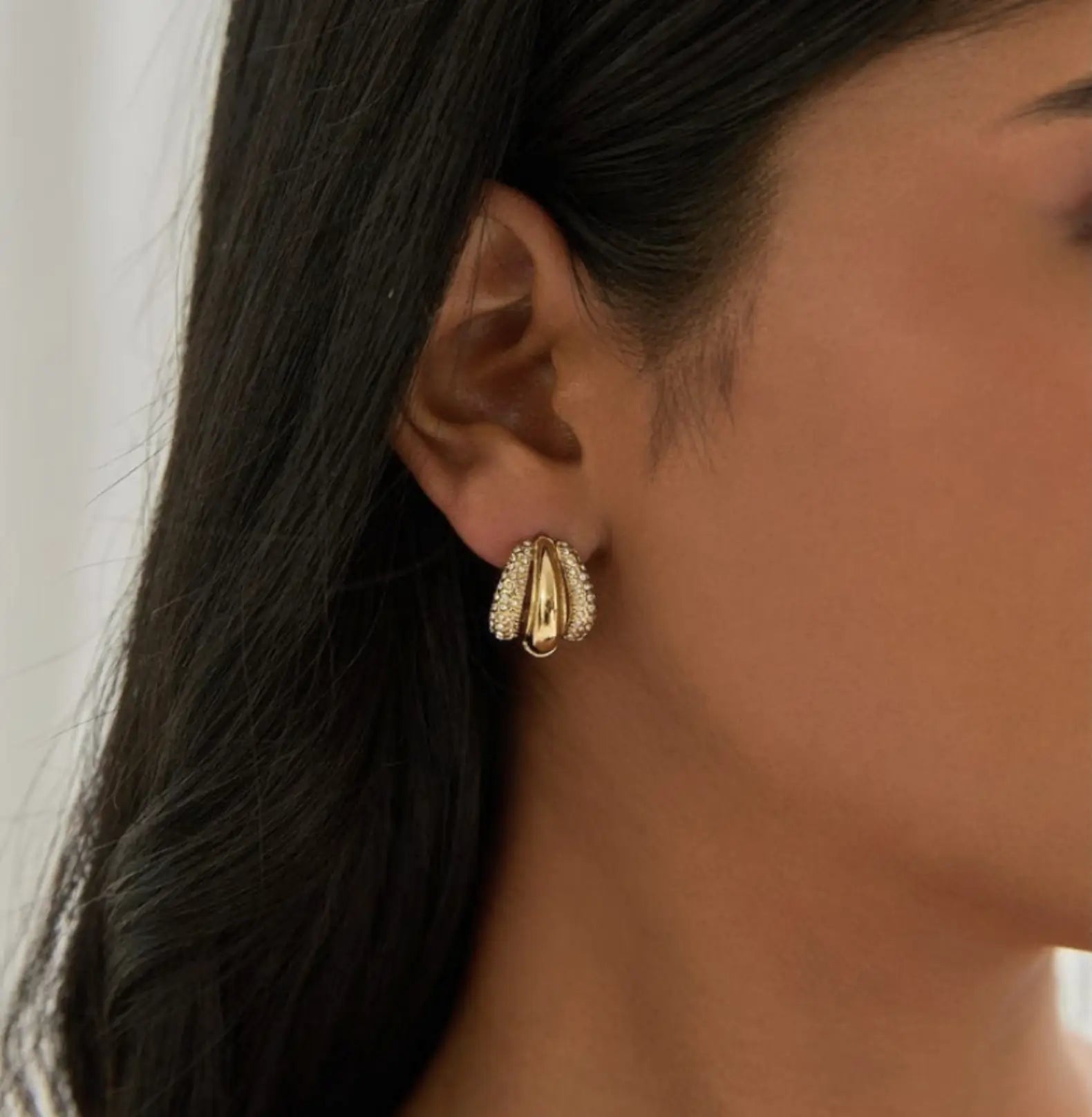 LOVER’S EMBRACE HOOPS