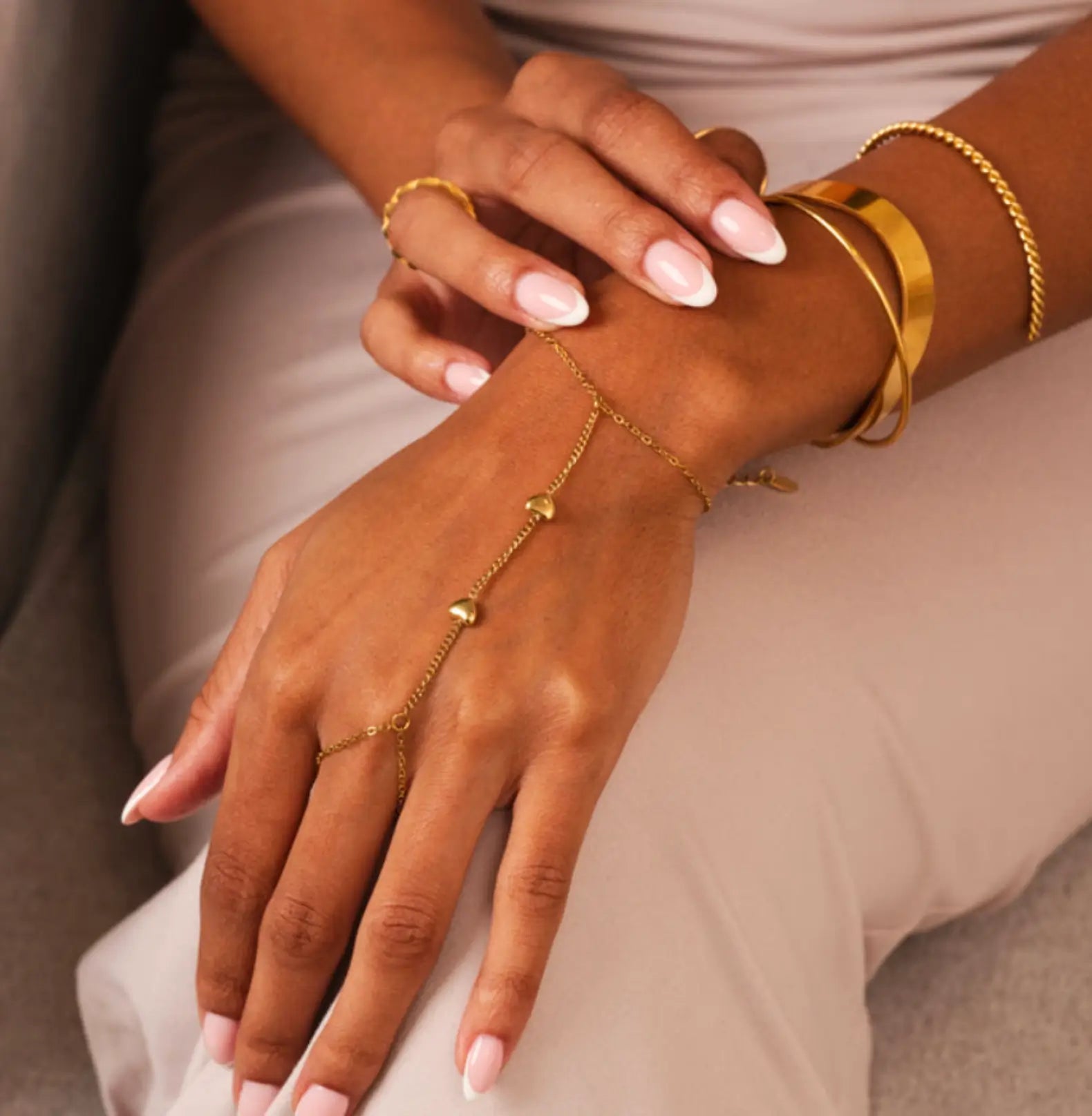 HEARTLINE HAND CHAIN