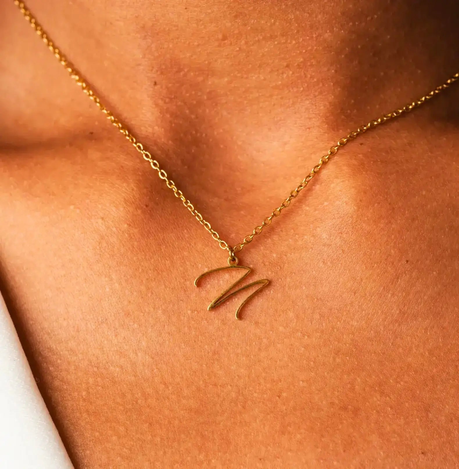 VERSE INITIAL NECKLACE