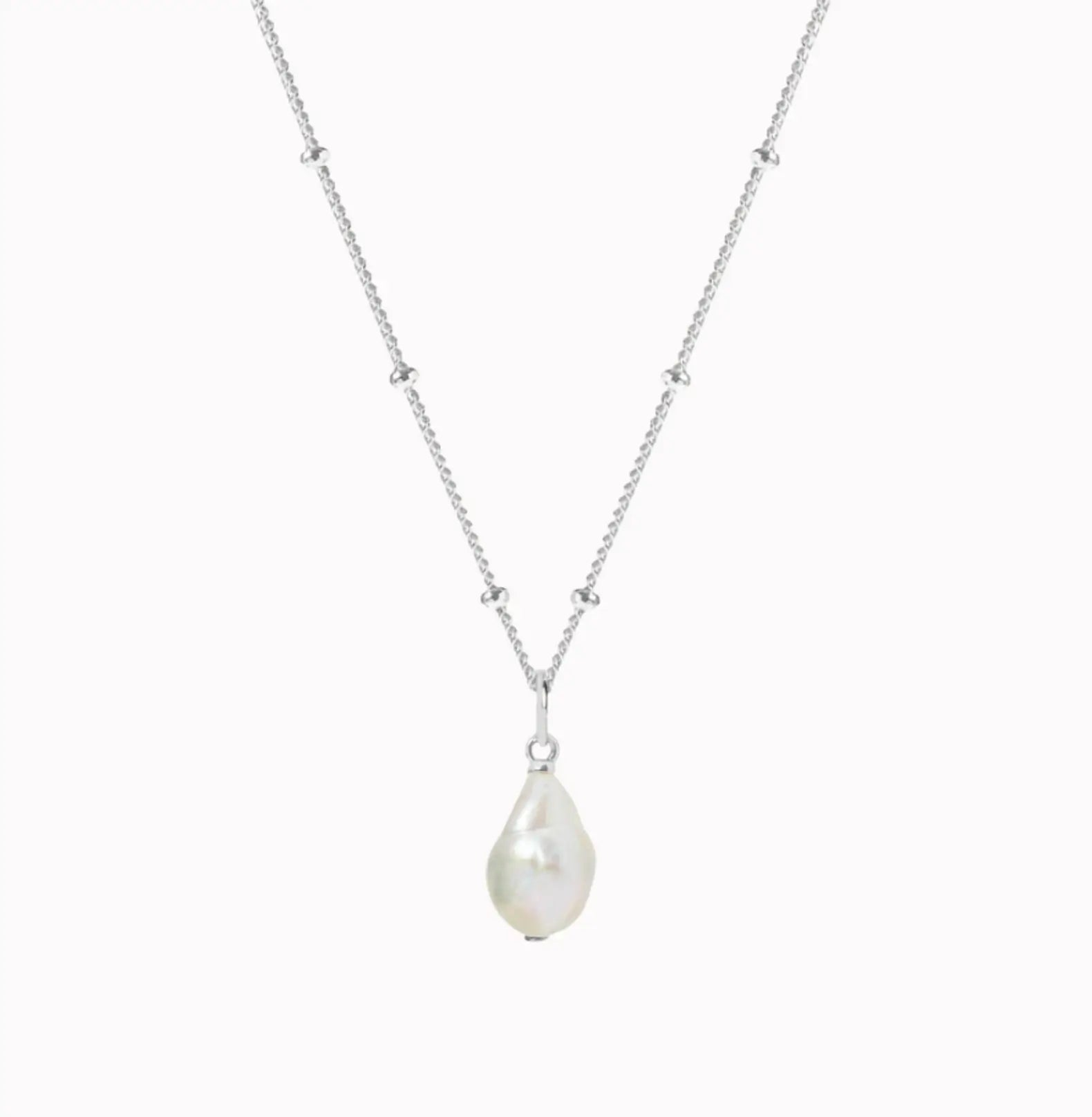 LUNA PEARL NECKLACE