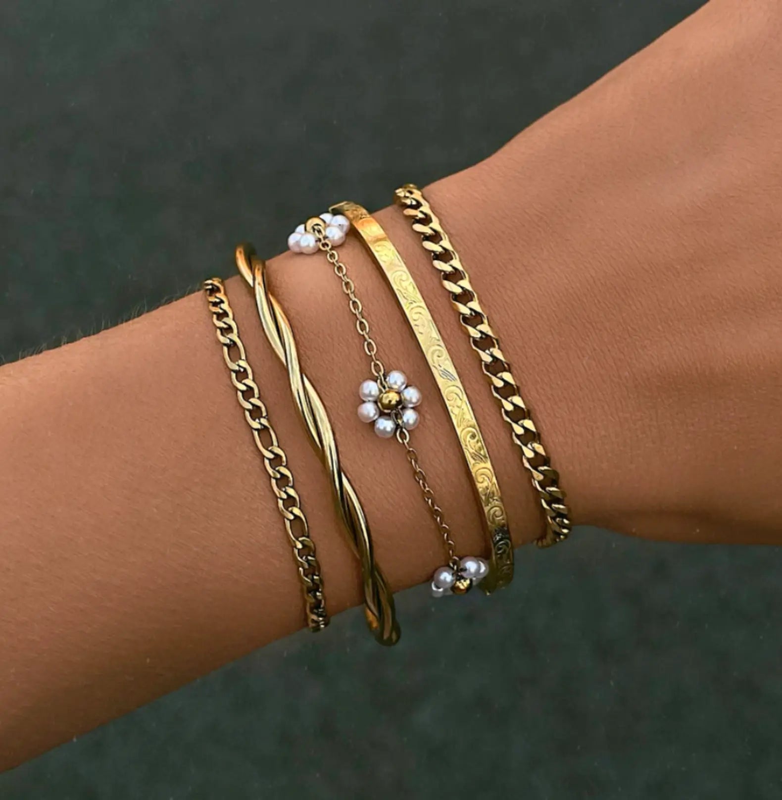 DAISY PEARL BRACELET
