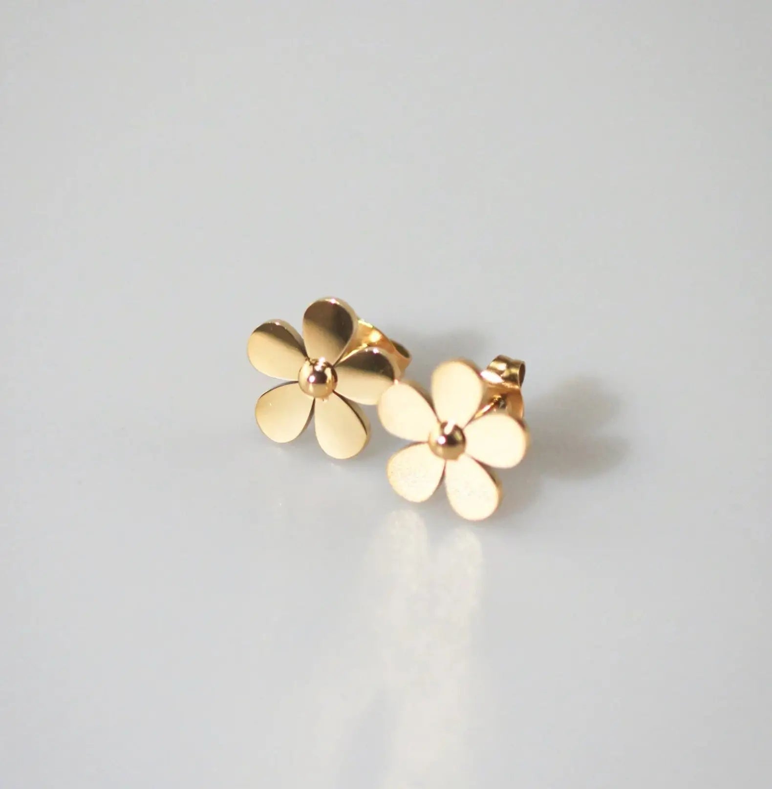 FLOWER STUD EARRINGS