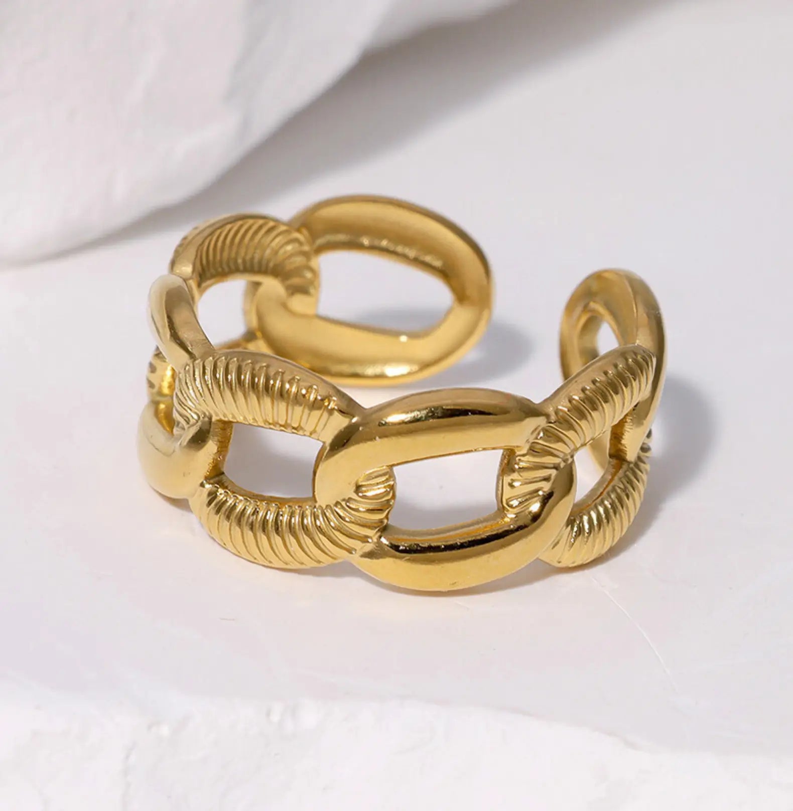 ETERNAL LINKS RING