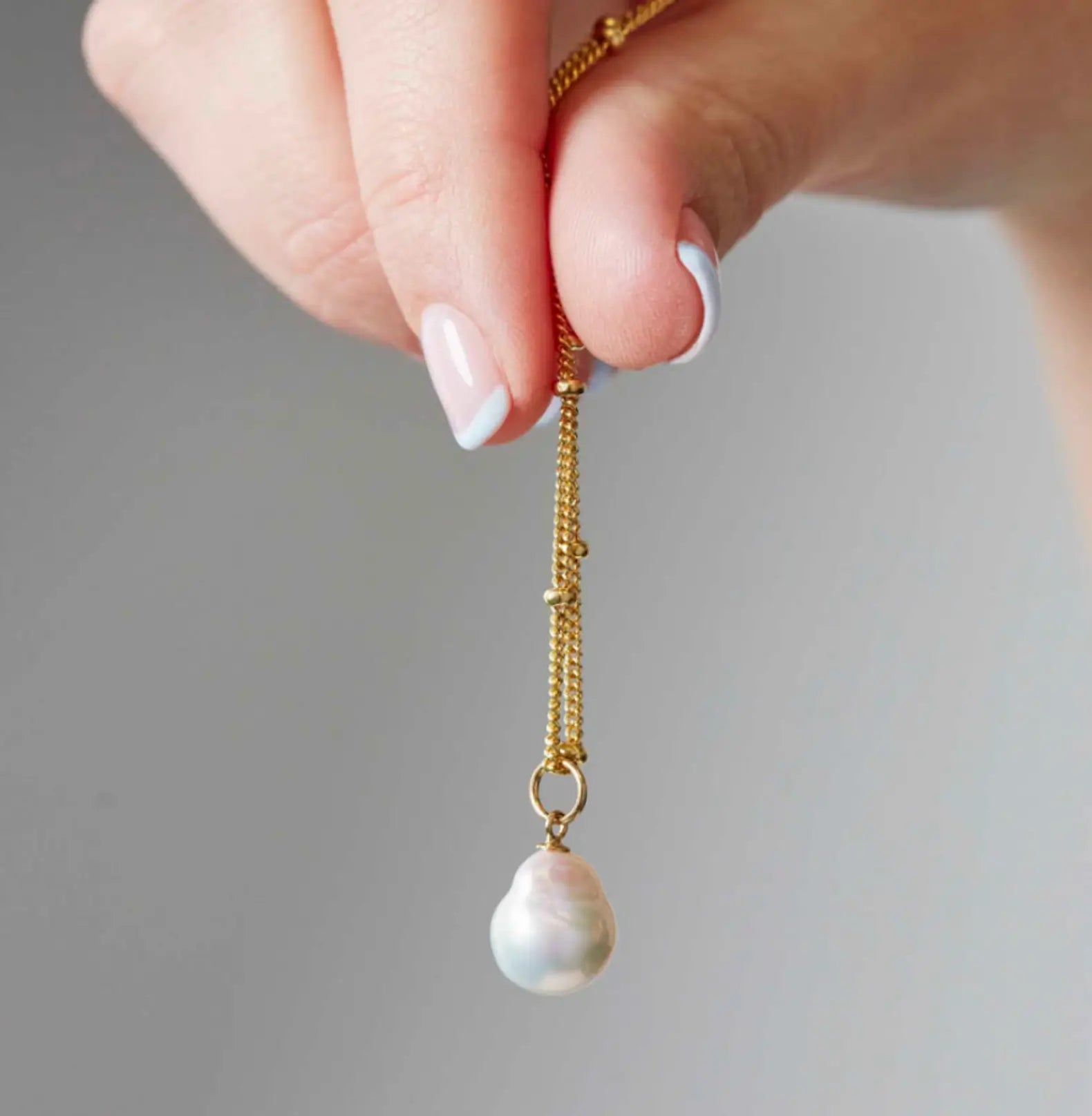 LUNA PEARL NECKLACE