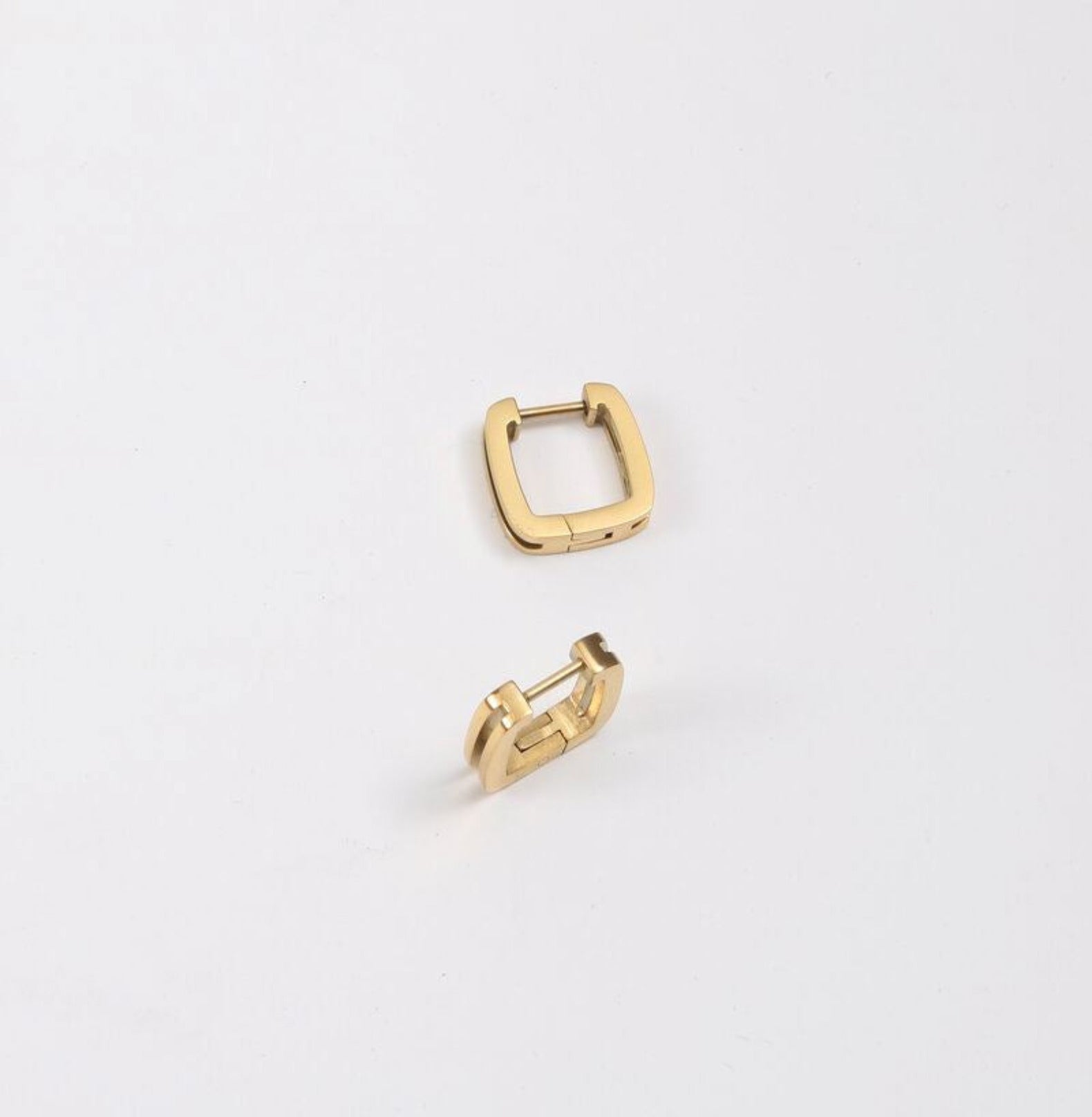SQUARE HOLLOW HOOP EARRING - GOLD earing Yubama Jewelry Online Store - The Elegant Designs of Gold and Silver ! Gold 