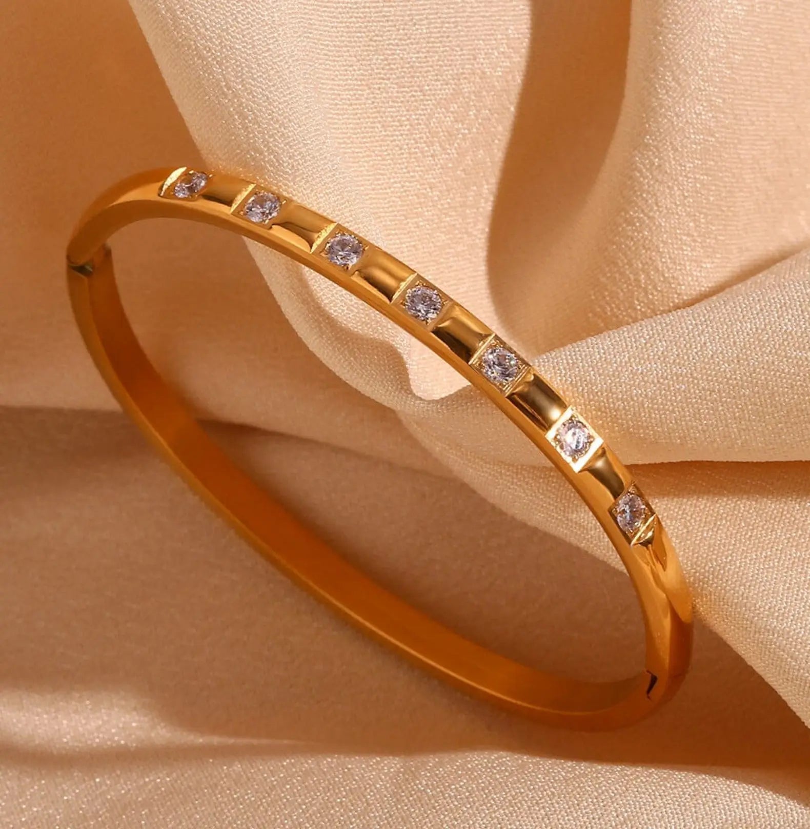 RECTANGLE ZIRCON BANGLE