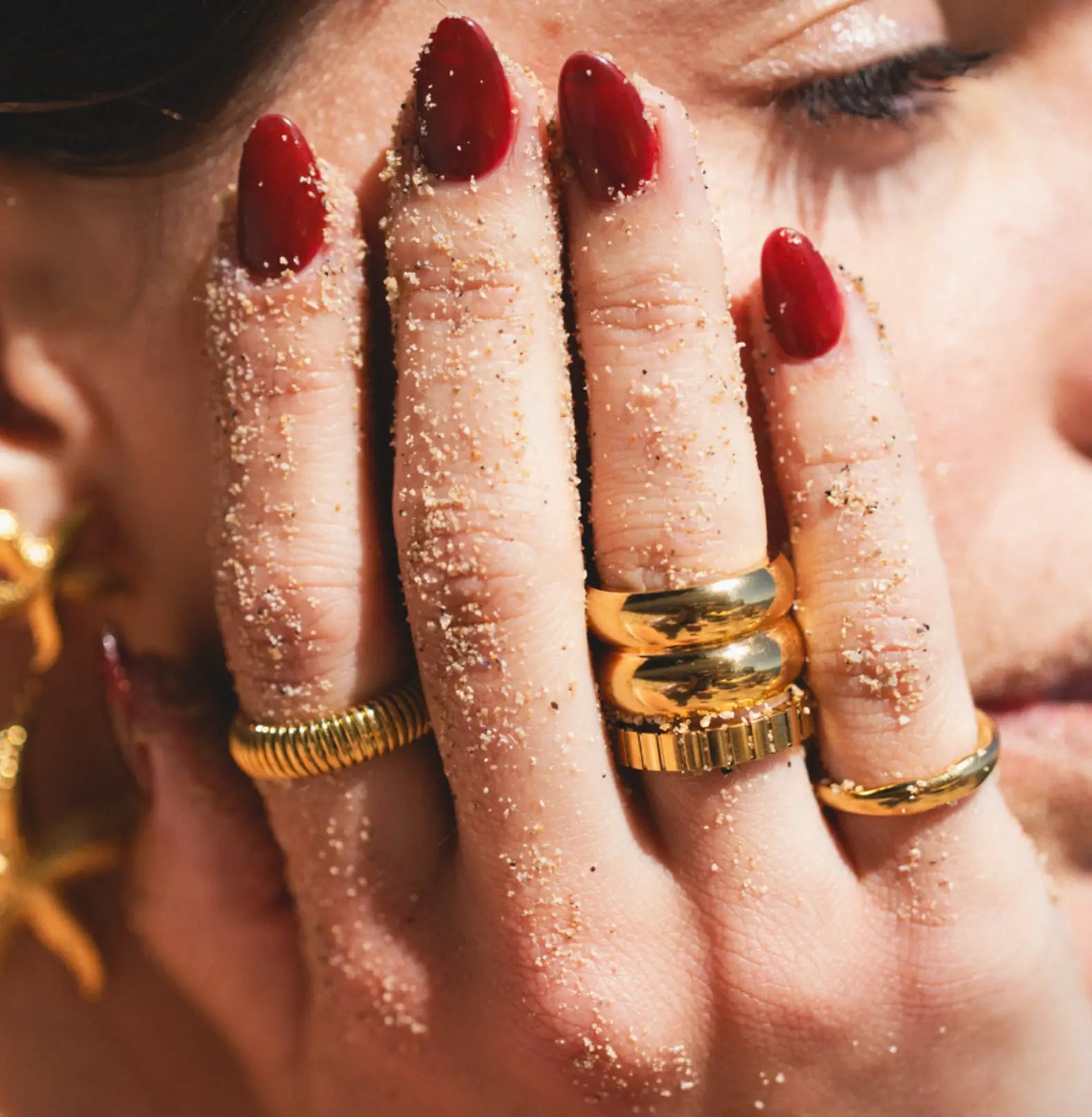RIBBED GOLD RING