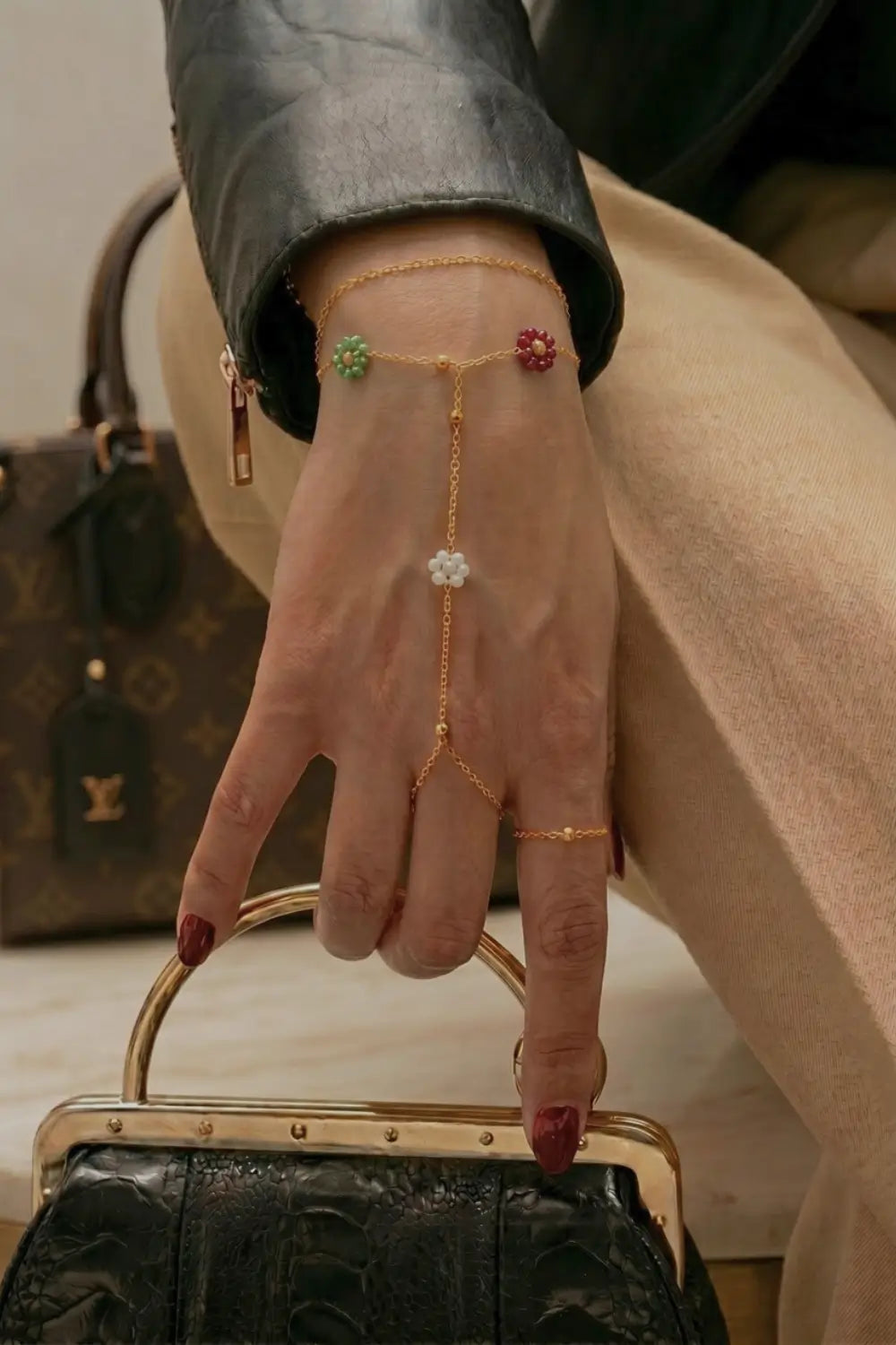 GARDEN BLOOM HAND CHAIN