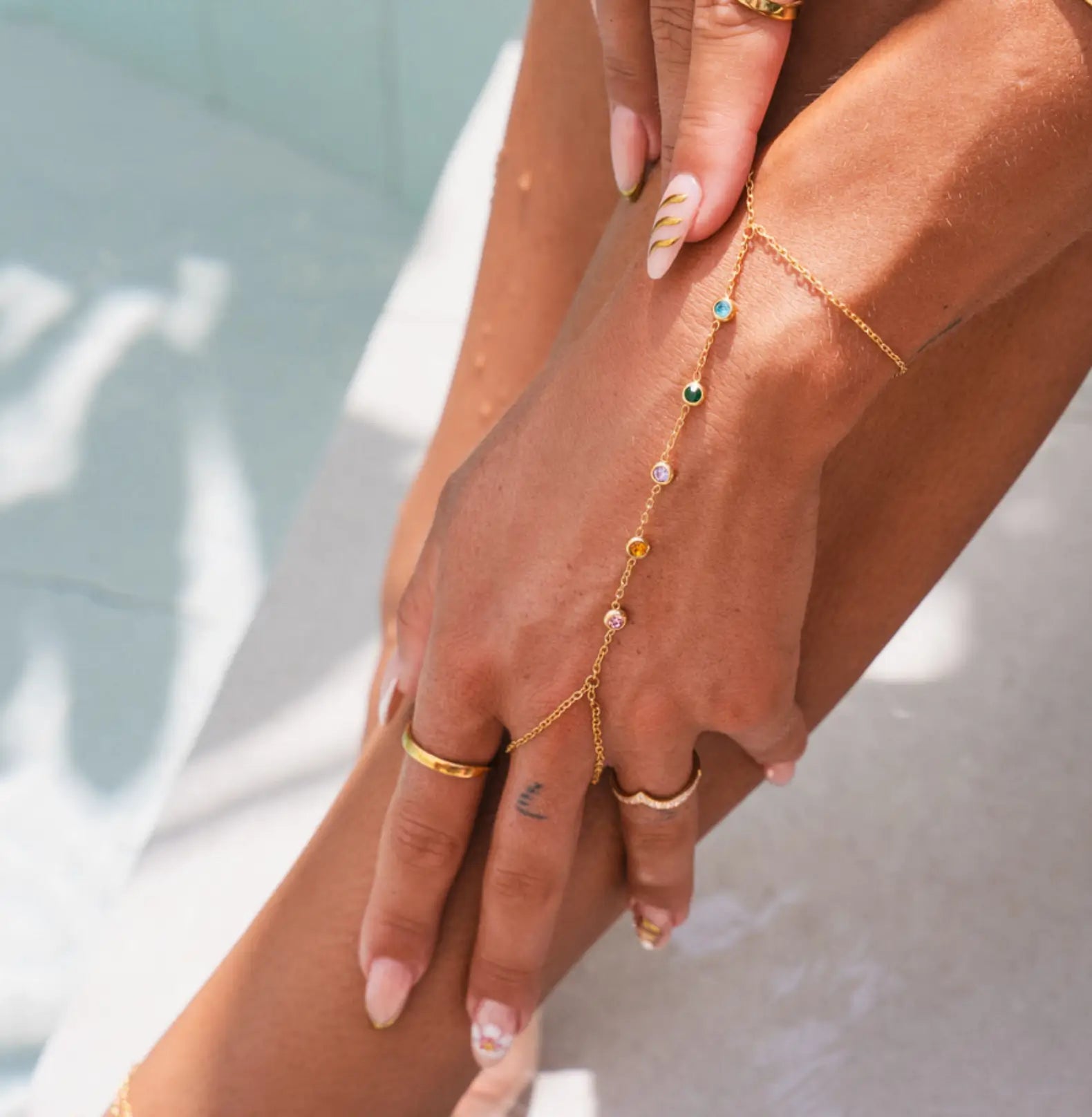 MULTI -COLOR STONE HAND CHAIN