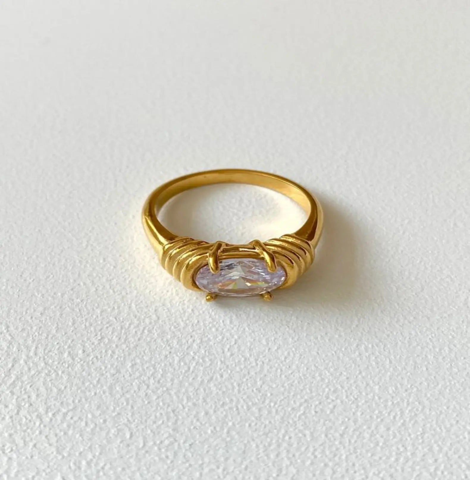 ELISABETH STONE RING