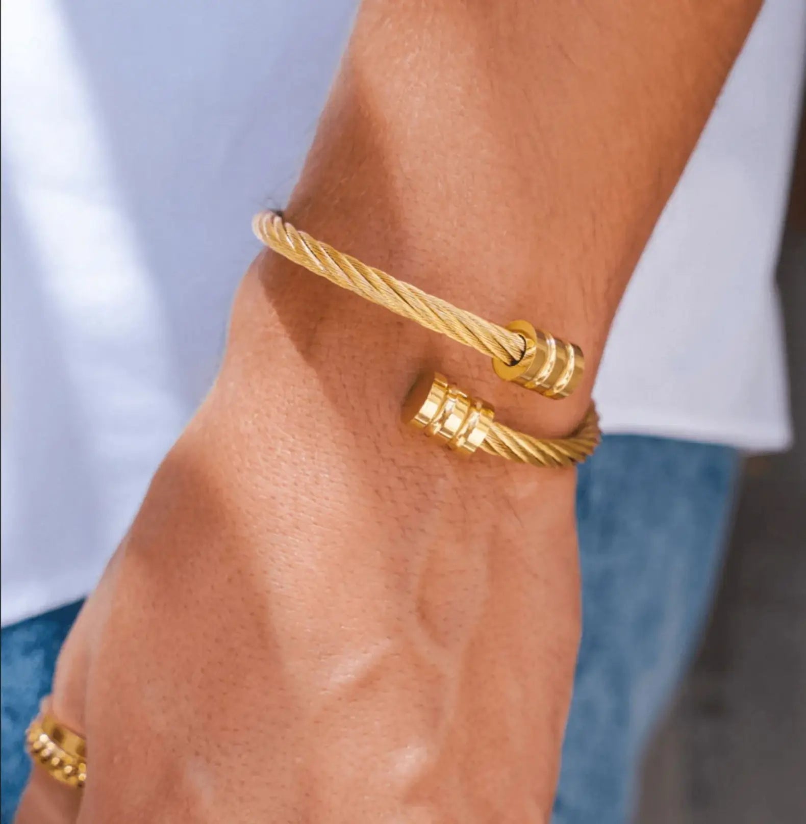 TWISTER BANGLE BRACELET - GOLD