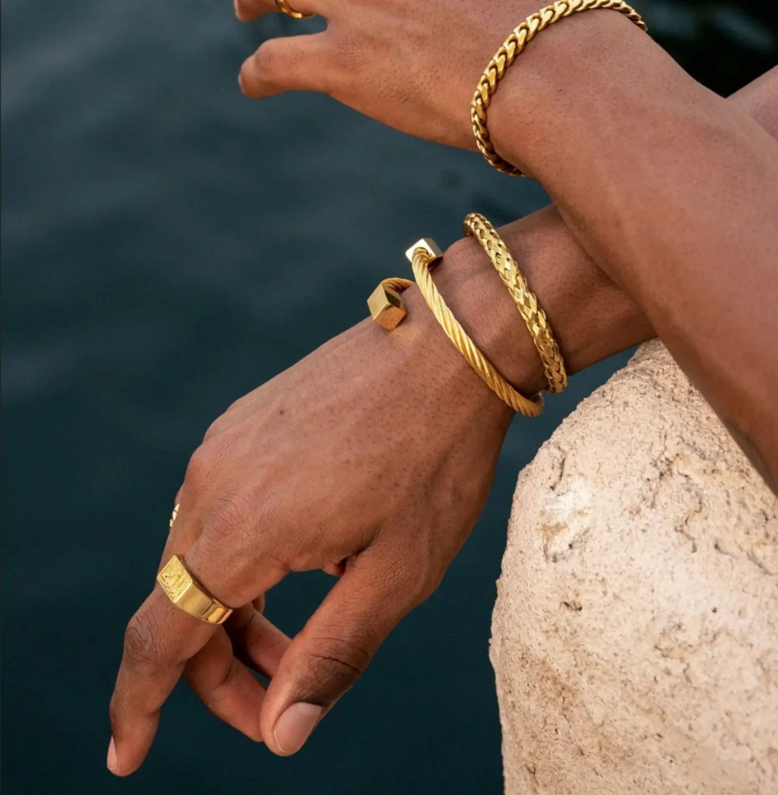 WOVEN BANGLE - GOLD