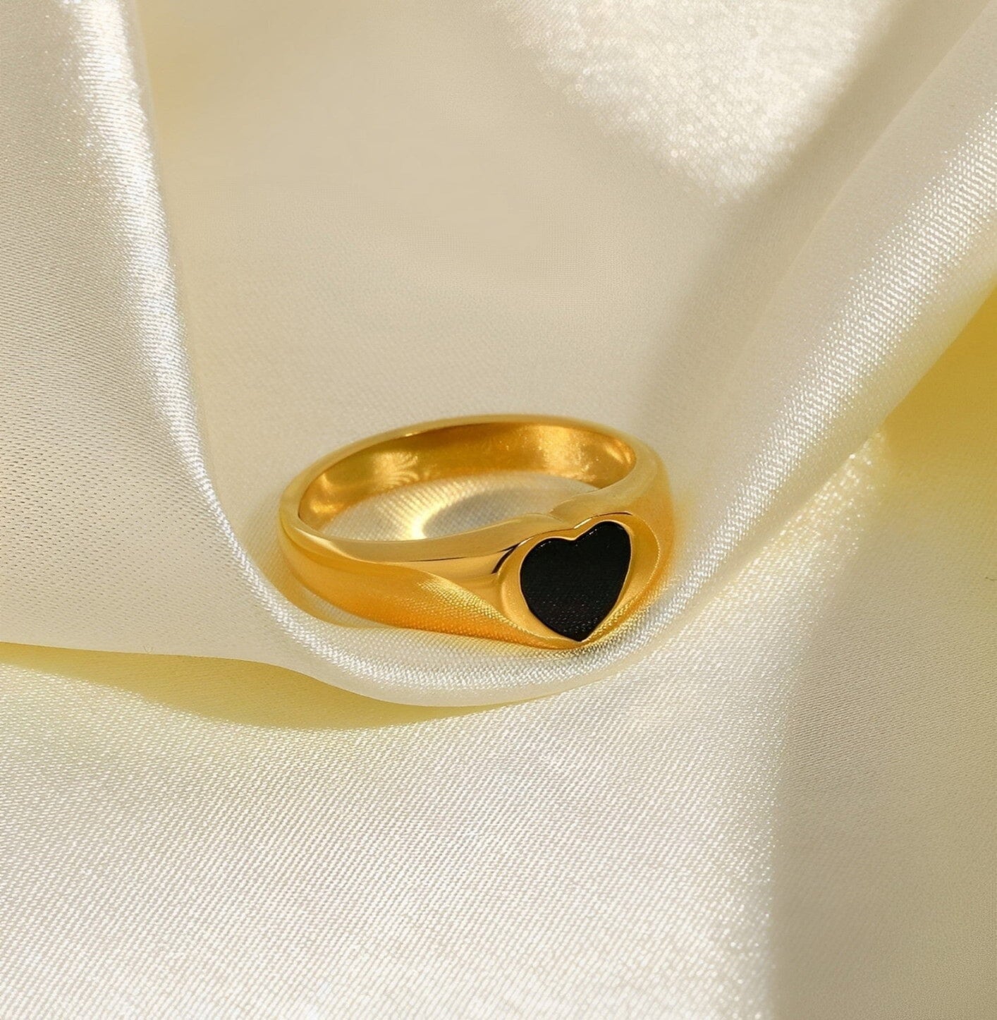 BLACK HEART RING ring Yubama Jewelry Online Store - The Elegant Designs of Gold and Silver ! 