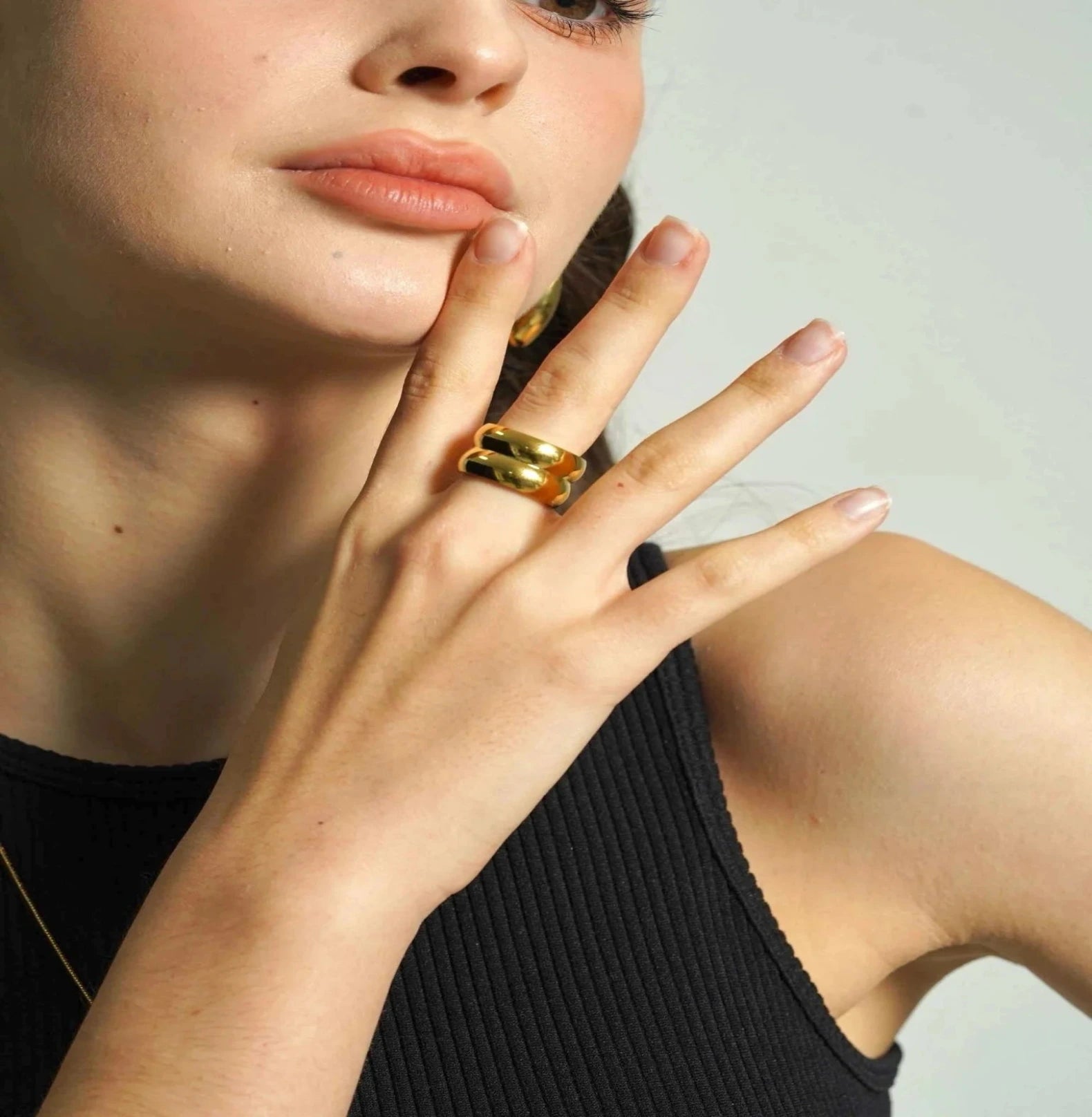 GOLDEN EMBRACE RING