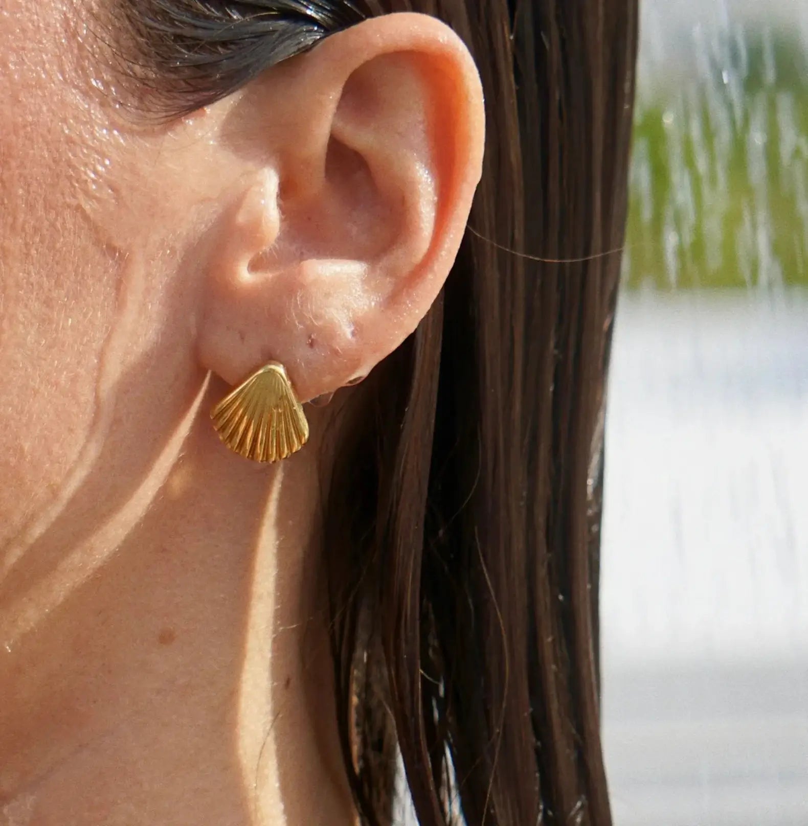 OCEAN SHELL DROP EARRING