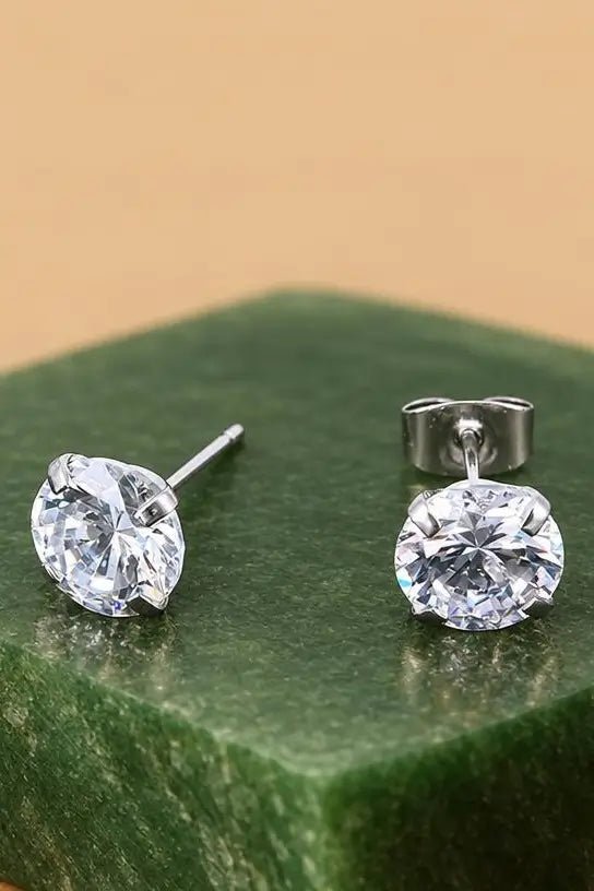 Crystal zircon stud earrings close up prong setting — YUBAMA hypoallergenic zirconia studs